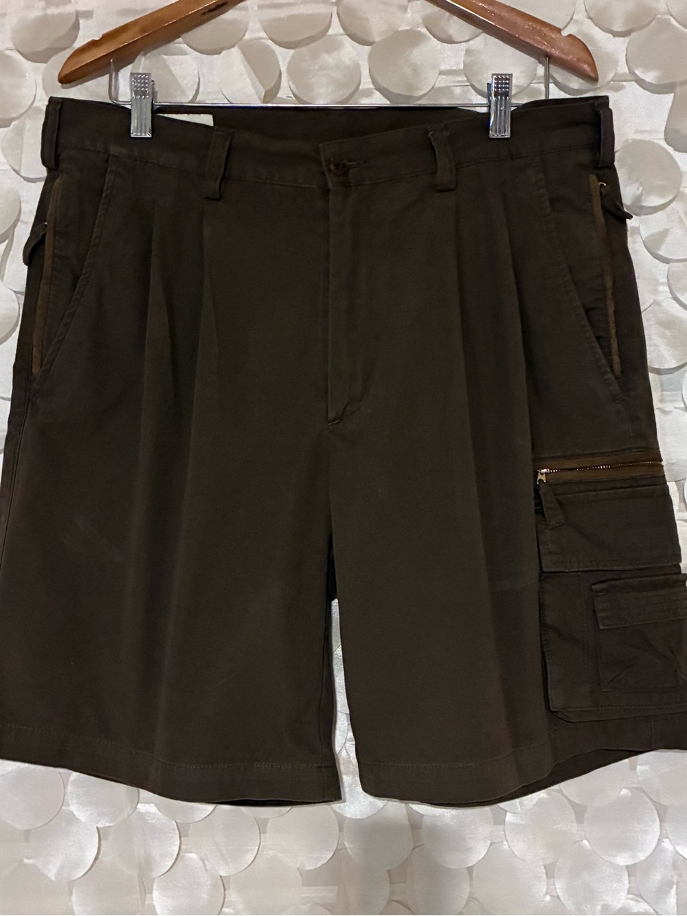 Orvis Men’s VINTAGE Khaki Cargo Shorts 36 Pleated Cotton Chocolate Brown